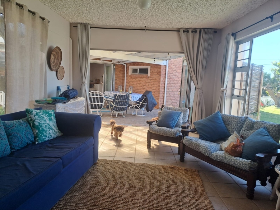 5 Bedroom Property for Sale in Kidds Beach Eastern Cape